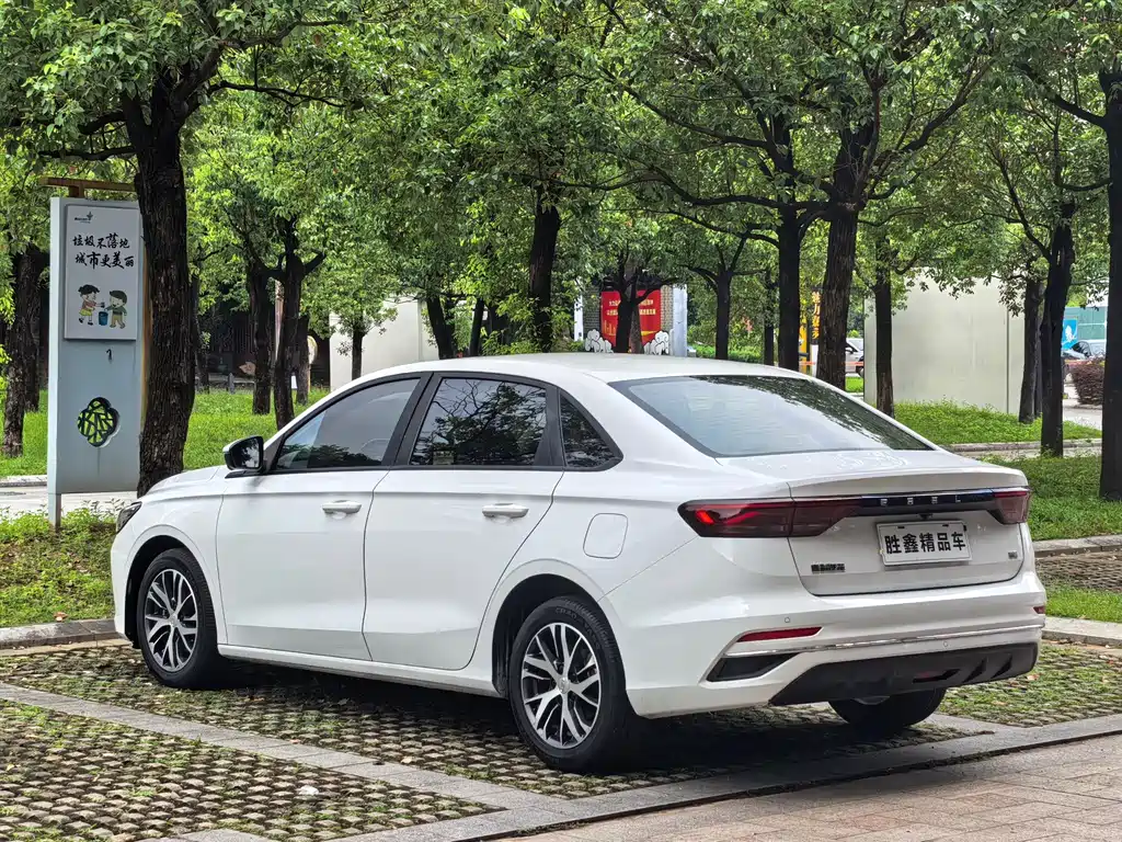 Geely Emgrand — миниатюра 6