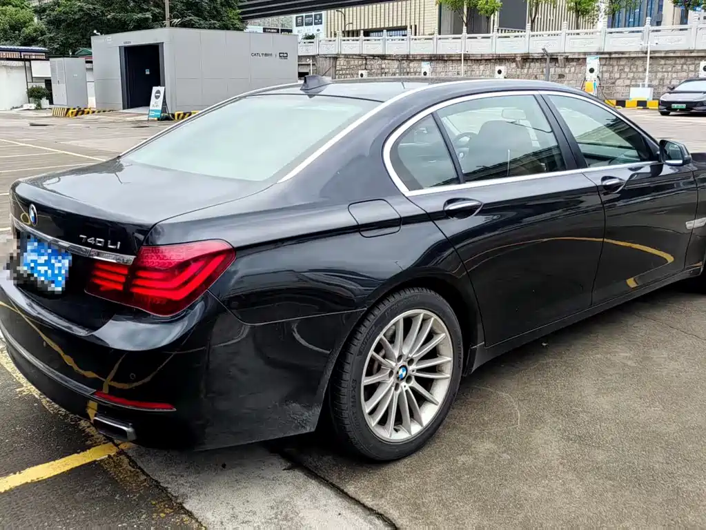BMW 7 Series — миниатюра 4
