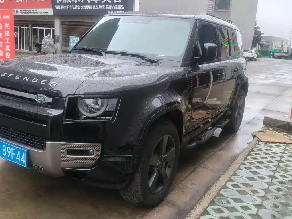 LAND ROVER DEFENDER