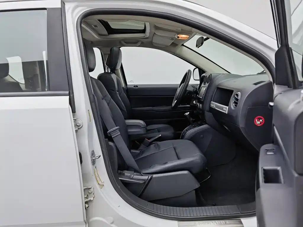 Jeep Compass (Import) — миниатюра 23