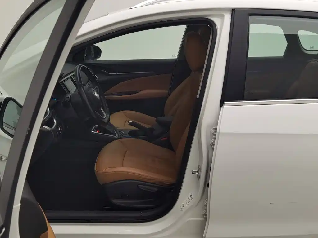 Buick Excelle — миниатюра 10