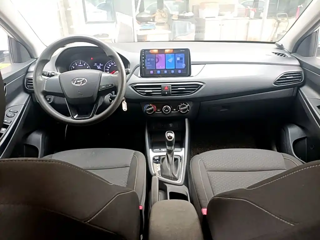 Hyundai Elantra — миниатюра 10
