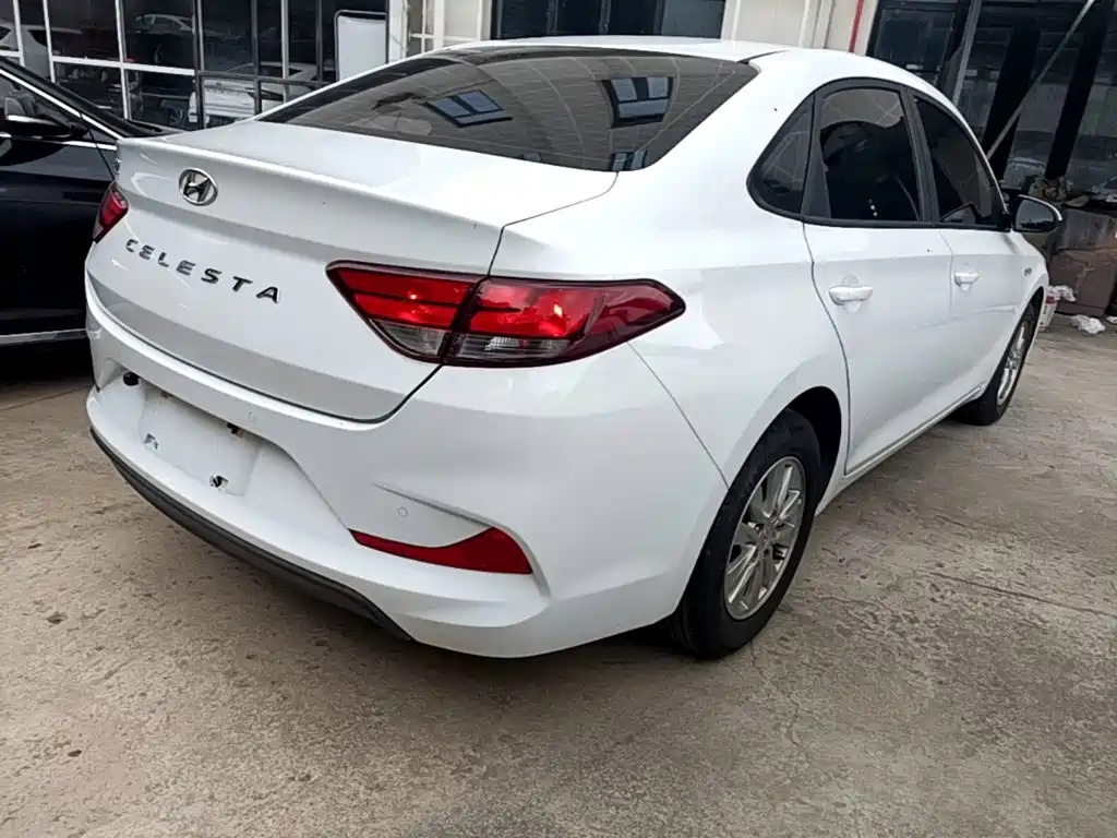 Hyundai Elantra — миниатюра 7