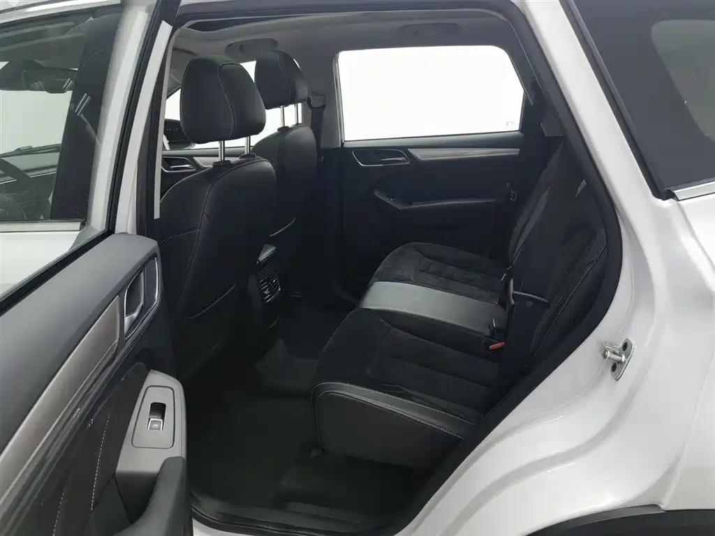 ROEWE RX5 NEW ENERGY