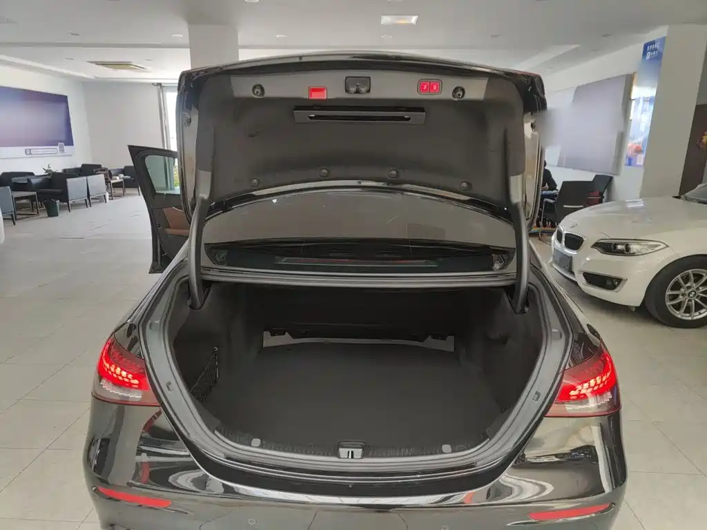 Mercedes-Benz E-Class — миниатюра 15