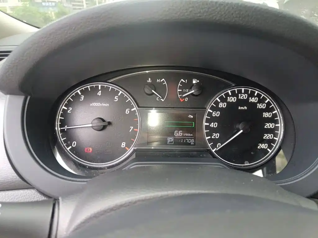 Nissan Tiida — миниатюра 4