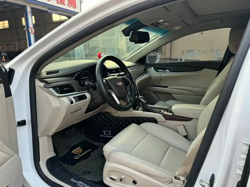 CADILLAC XTS