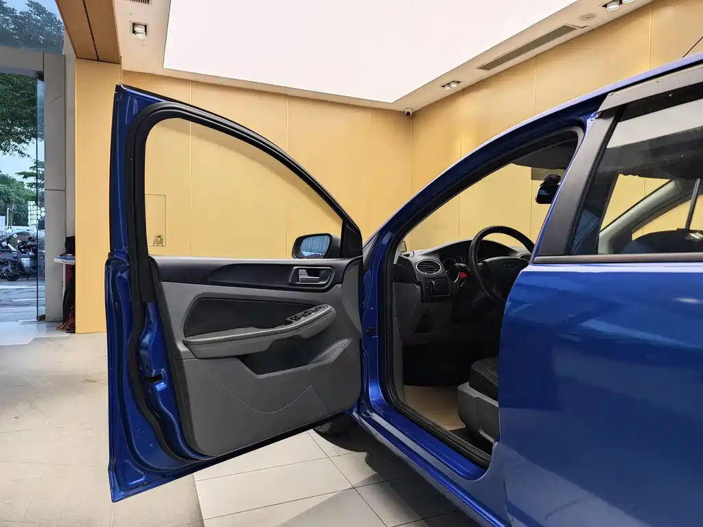 Ford Focus 2013 1.8L AT