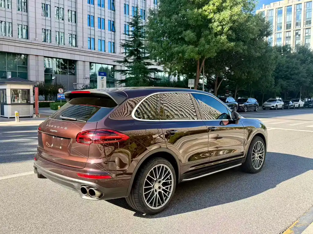 Porsche Cayenne — миниатюра 4