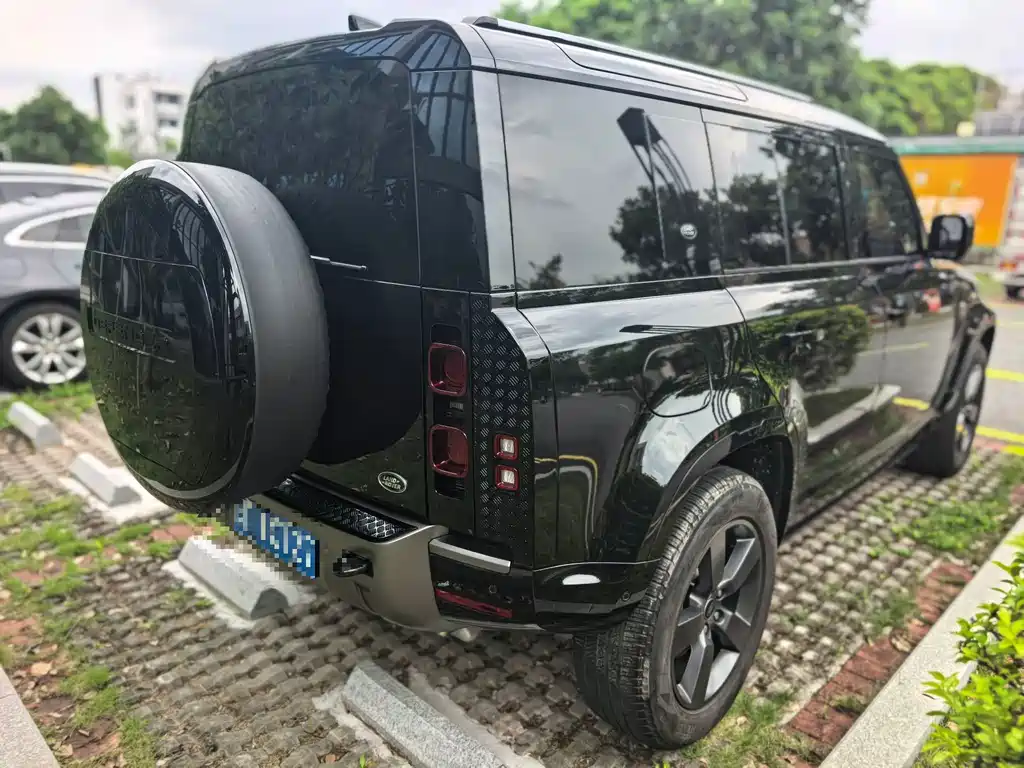 Land Rover Defender — миниатюра 8