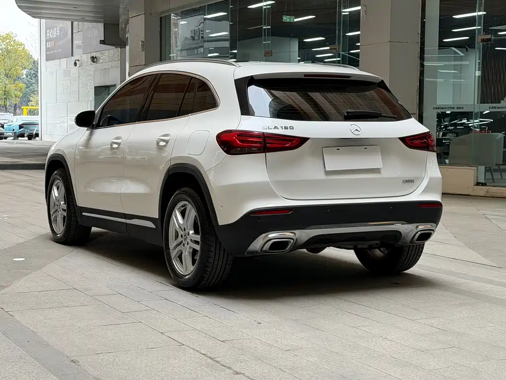 MERCEDES-BENZ GLA