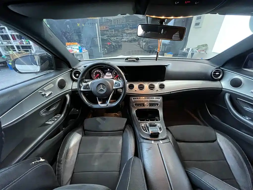 MERCEDES-BENZ E CLASS