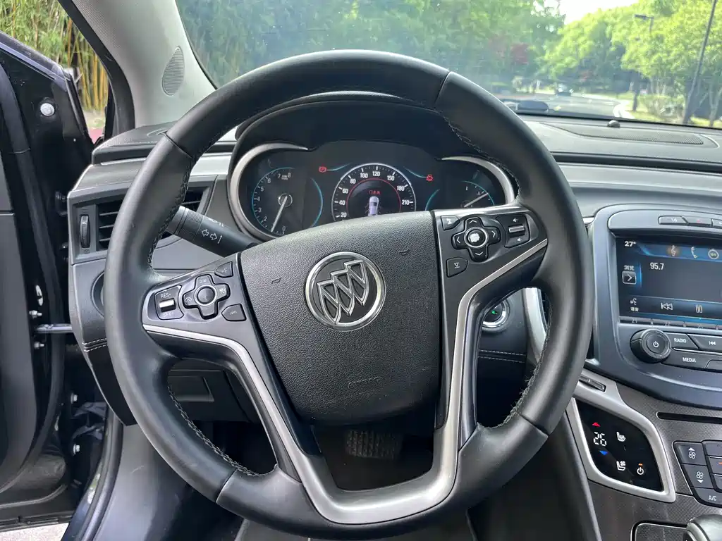 Buick LaCrosse — миниатюра 11