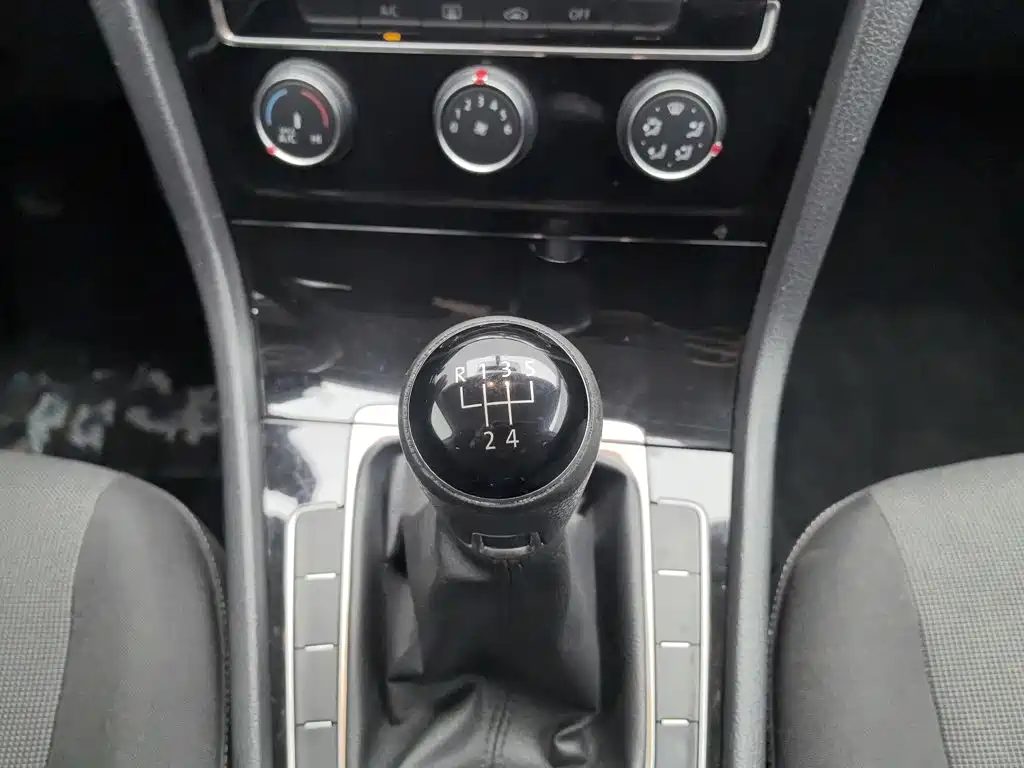 Volkswagen Golf — миниатюра 13