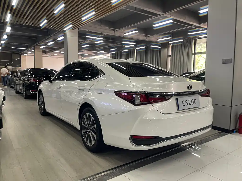 Lexus ES — миниатюра 8