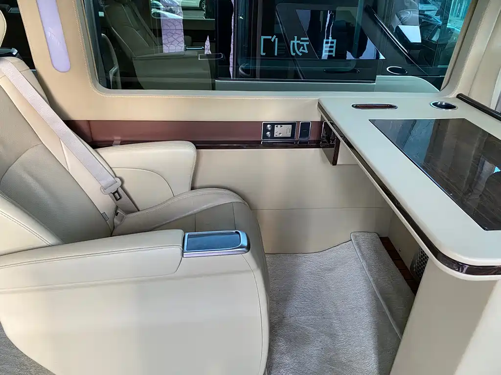 Toyota Coaster — миниатюра 6
