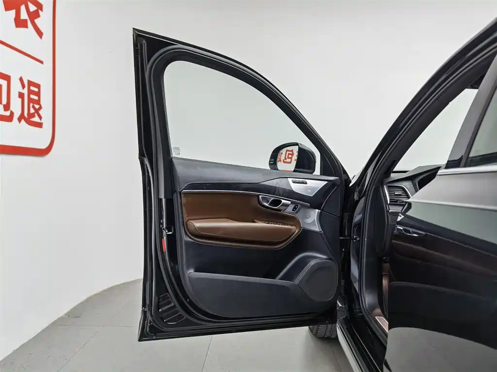 Volvo XC90 2023 T8 RECHARGE Luxury 7 мест