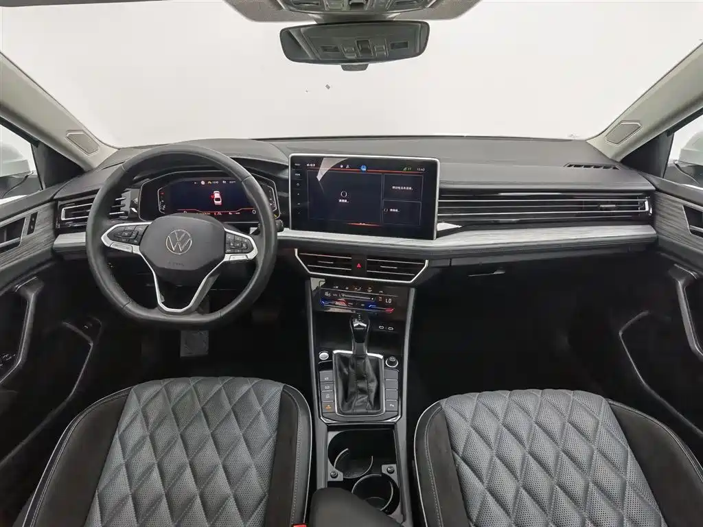 Volkswagen Sagitar 2023 300TSI DSG