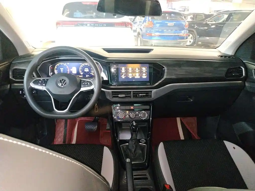 Volkswagen Tacqua 2020 1.5L AT