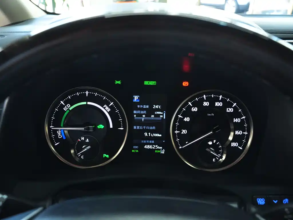Toyota Alphard — миниатюра 10