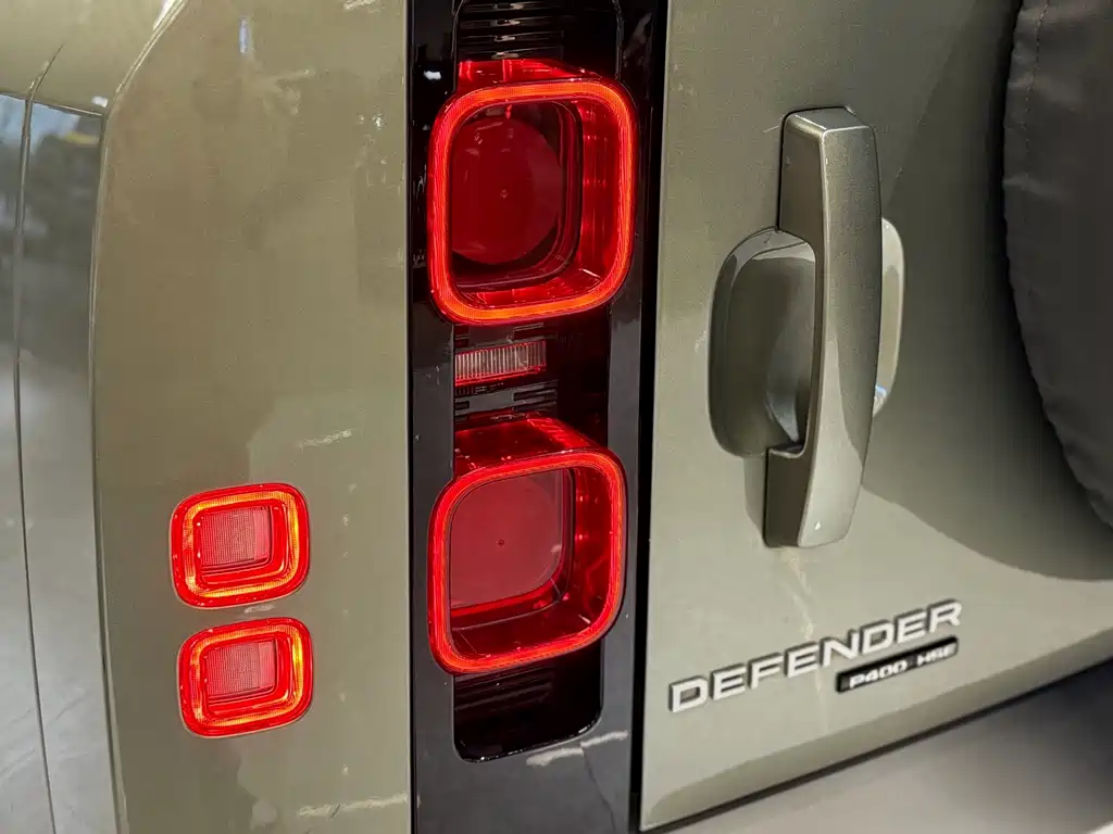 Land Rover Defender — миниатюра 8