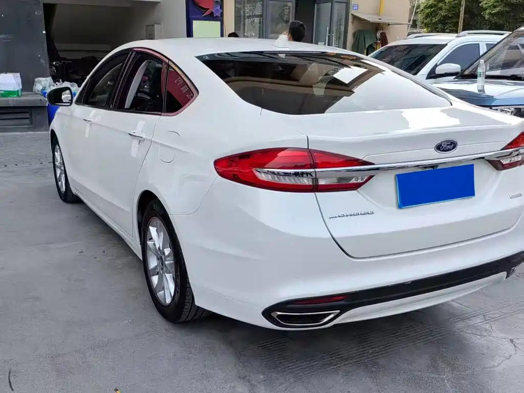 Ford Mondeo — миниатюра 7