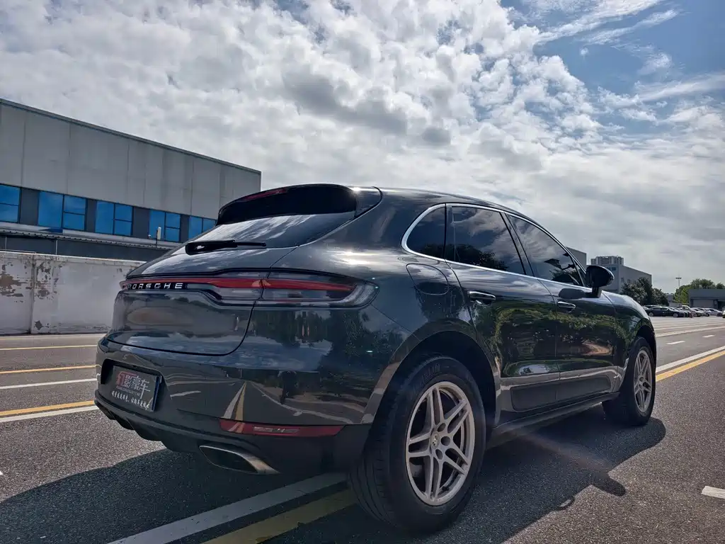 Porsche Macan — миниатюра 9