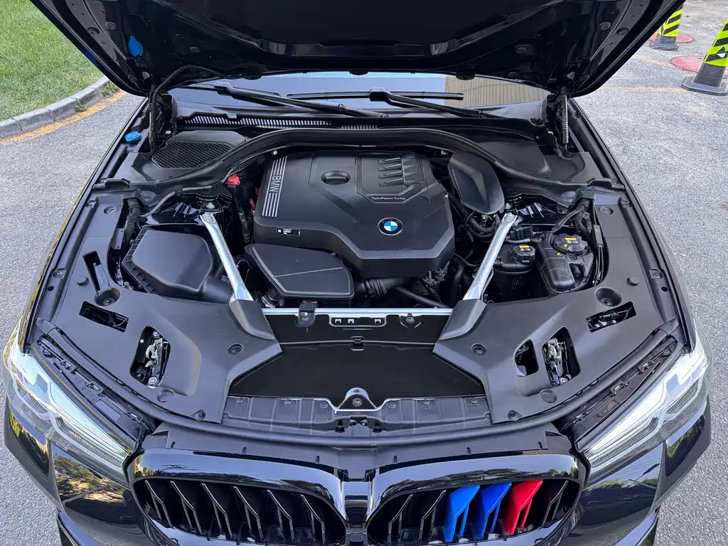 BMW 5 Series — миниатюра 21