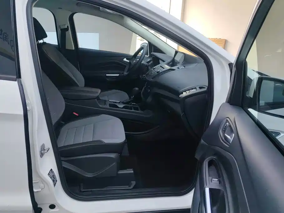 Ford Kuga — миниатюра 8
