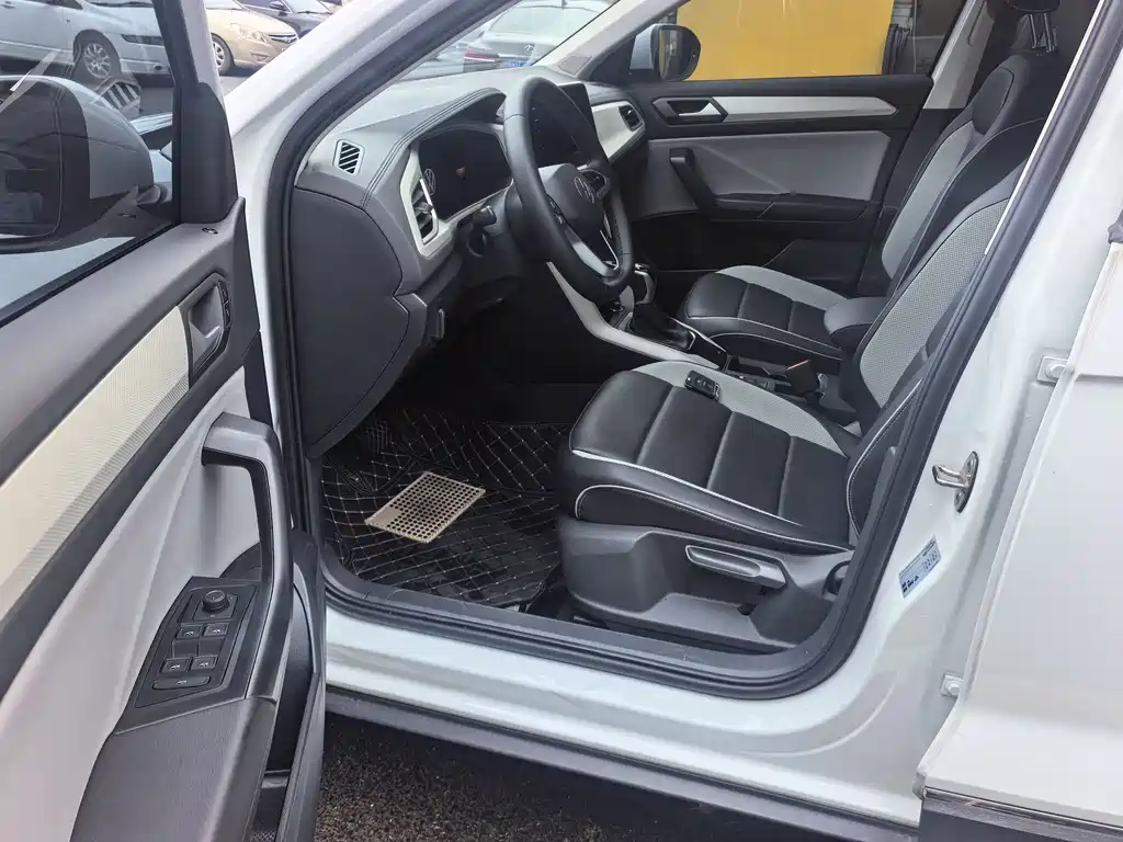 Volkswagen T-Roc 2024 280TSI DSG