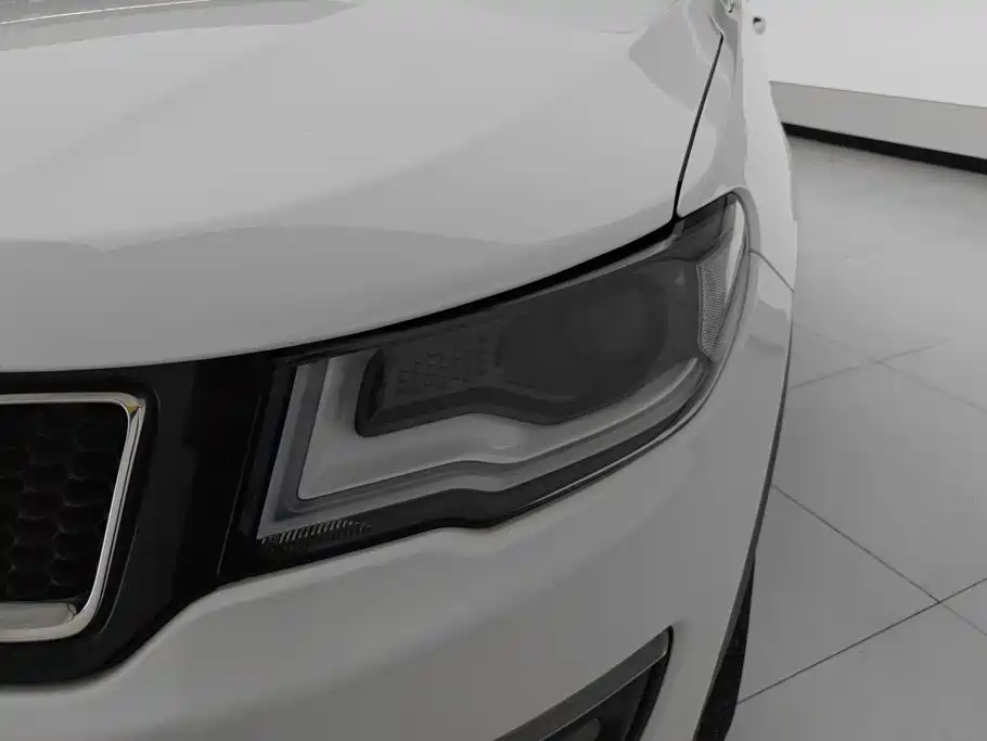 Jeep Compass — миниатюра 5