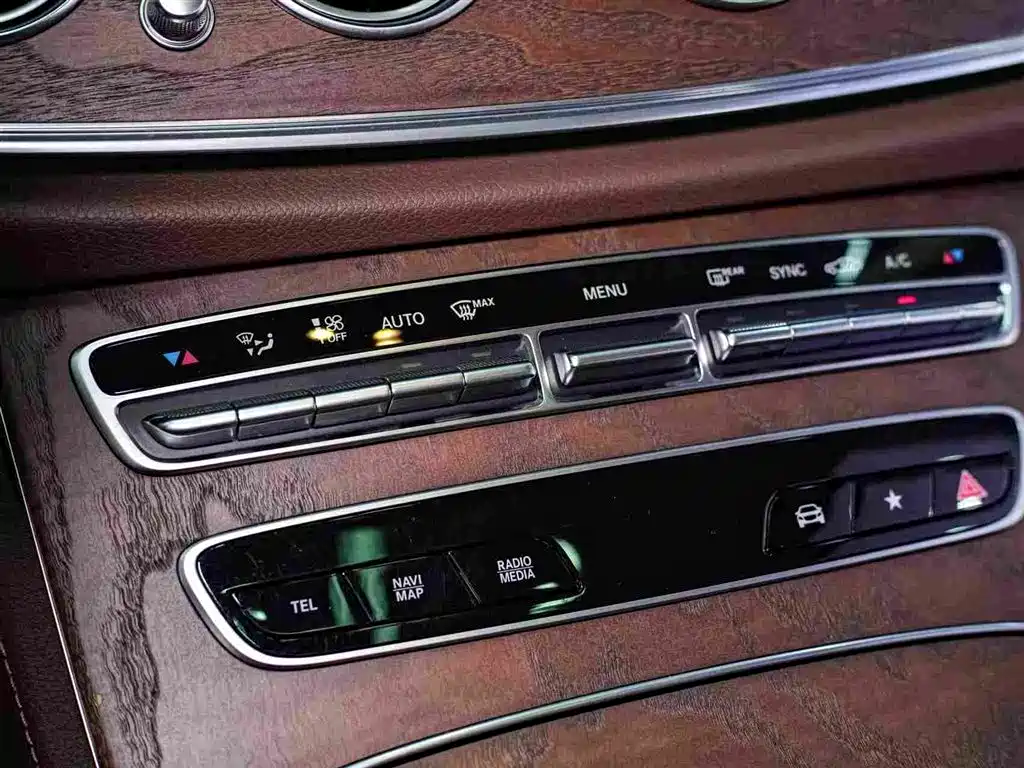 MERCEDES-BENZ E CLASS