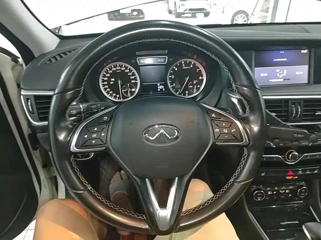 Infiniti QX30 — миниатюра 11