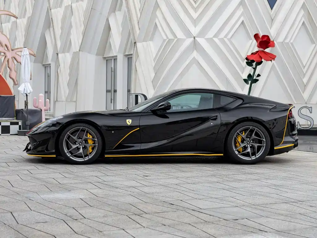 Ferrari 812 — миниатюра 7