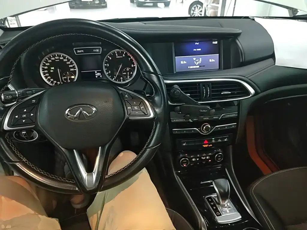 Infiniti QX30 — миниатюра 10