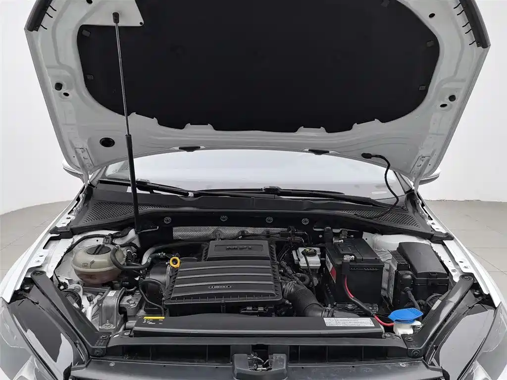 Volkswagen Golf 2015 1.6L AT Fashion