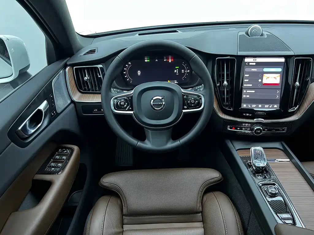 Volvo XC60 PHEV — миниатюра 29