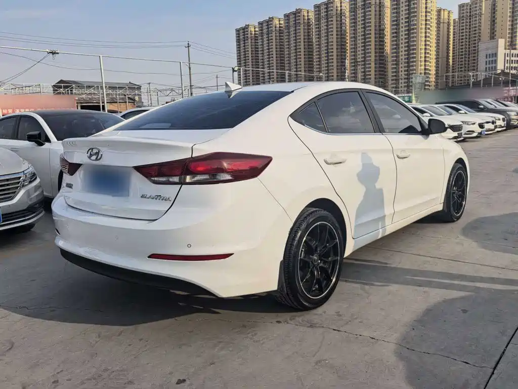 Hyundai Elantra — миниатюра 15