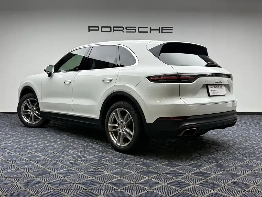 Porsche Cayenne — миниатюра 7