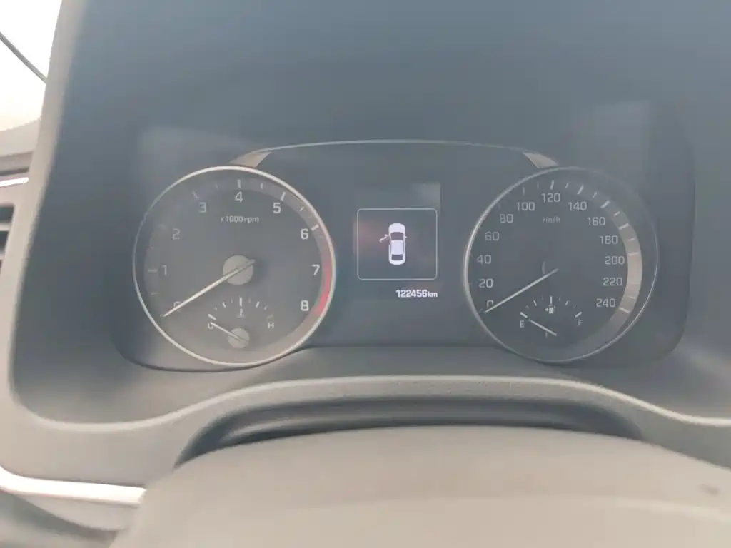 Hyundai Elantra — миниатюра 7