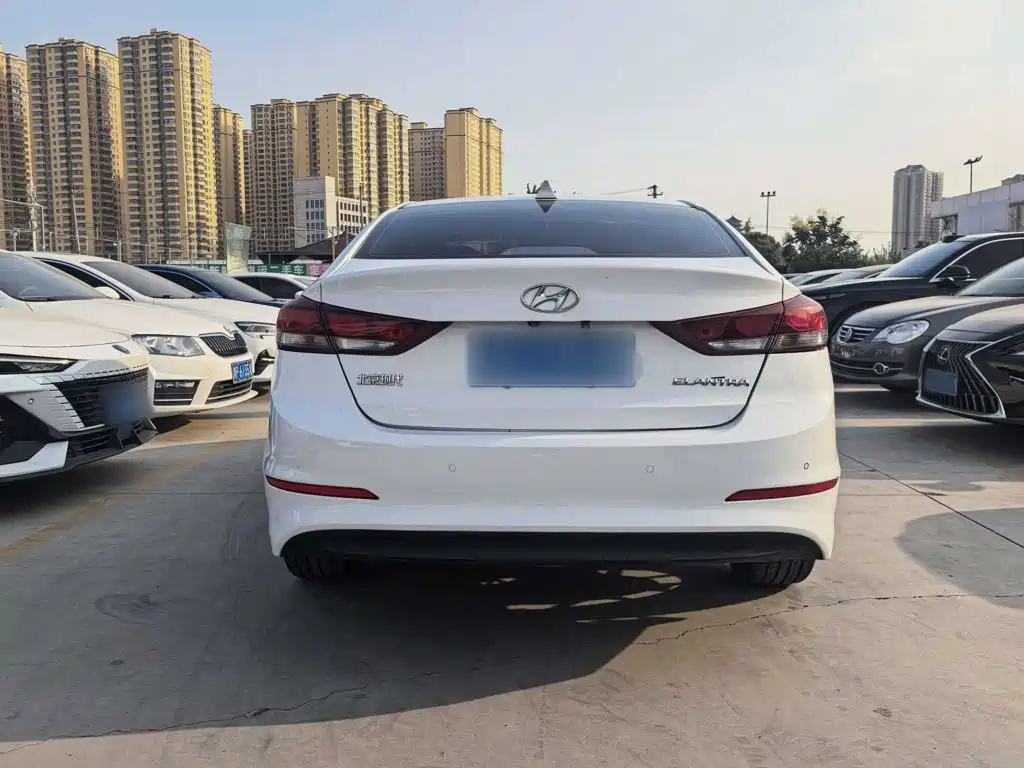 Hyundai Elantra — миниатюра 14