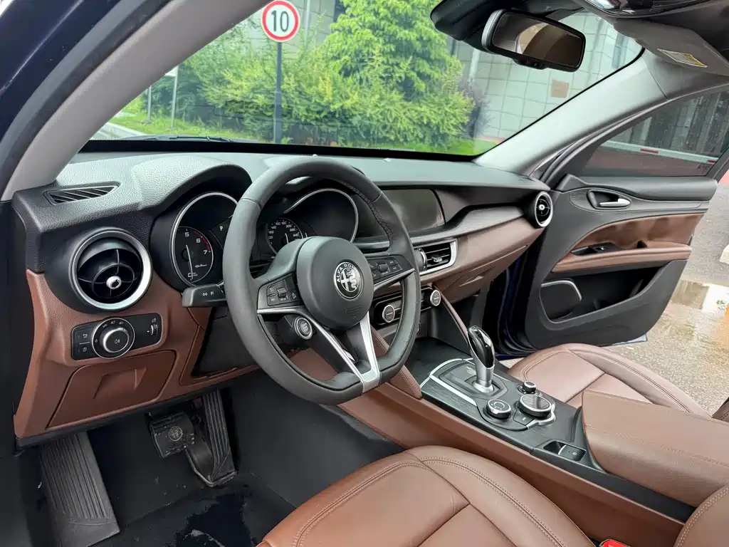 Alfa Romeo Stelvio 2017 2.0T 200HP Elite