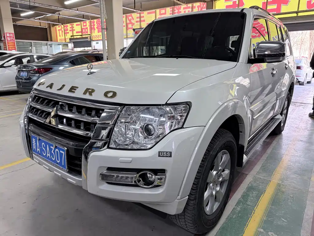 Mitsubishi Pajero (Import) 2020