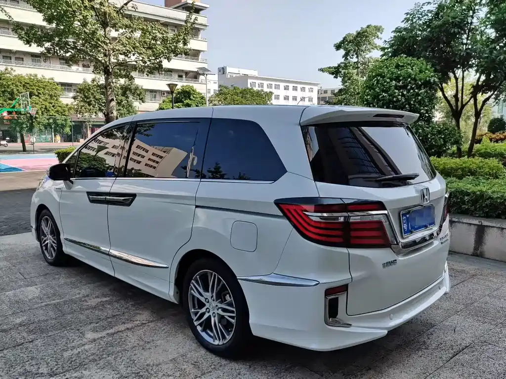 Honda Elysion — миниатюра 8