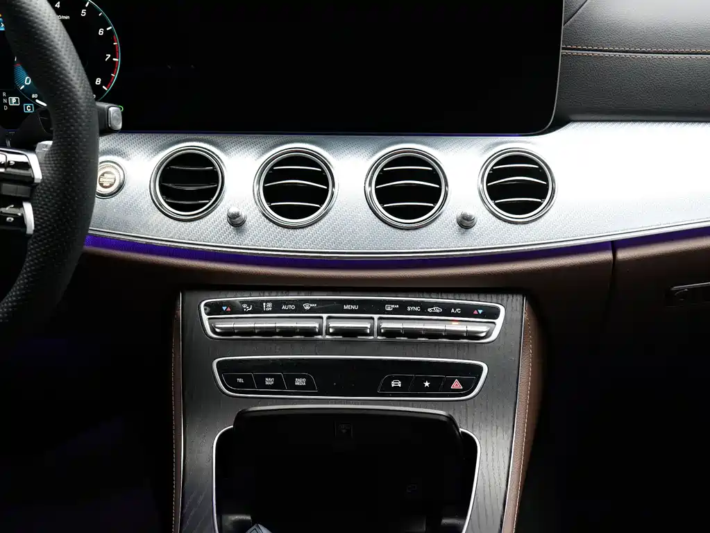 Mercedes-Benz E-Class — миниатюра 15