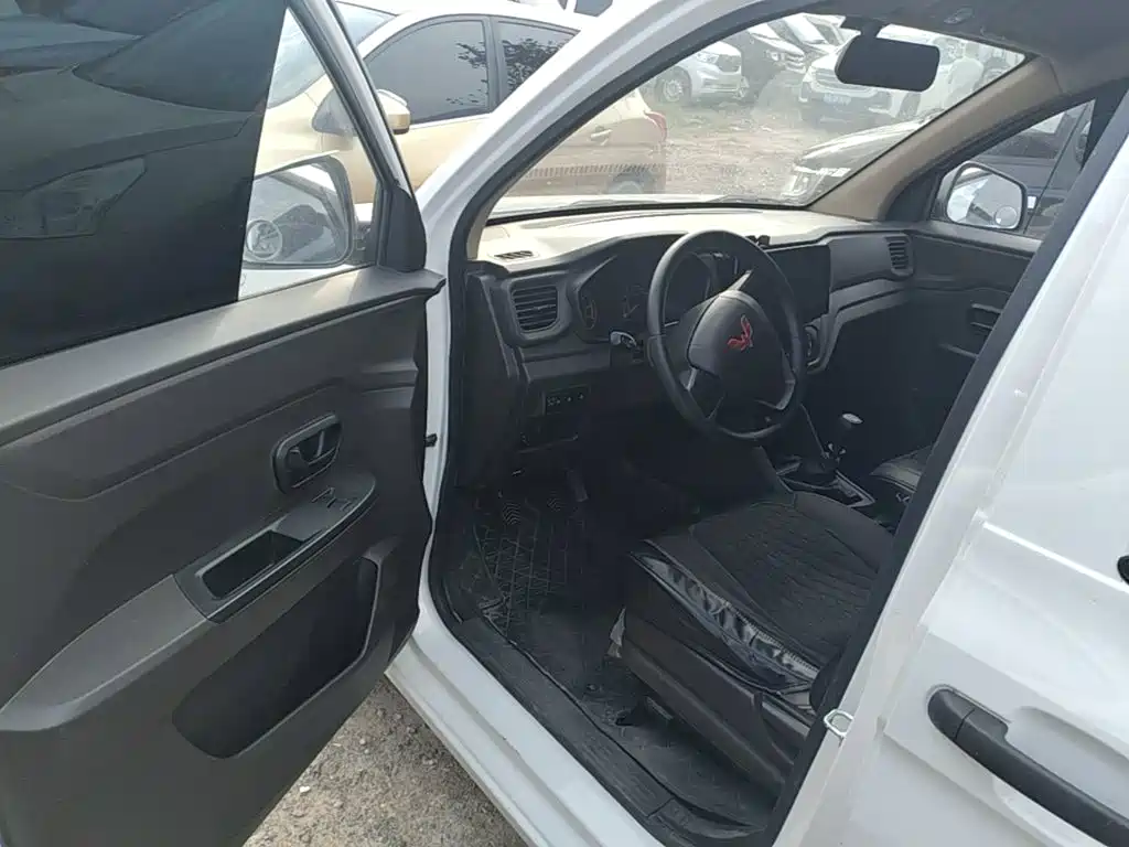 Wuling Hongguang V — миниатюра 12