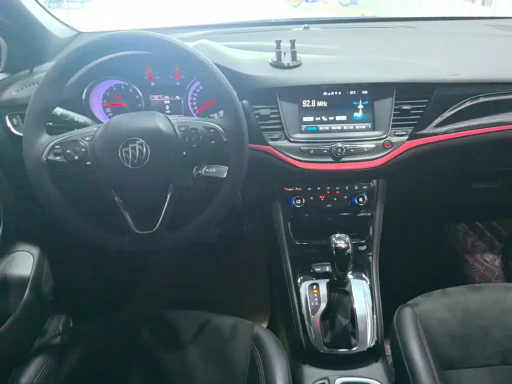 Buick Verano — миниатюра 10