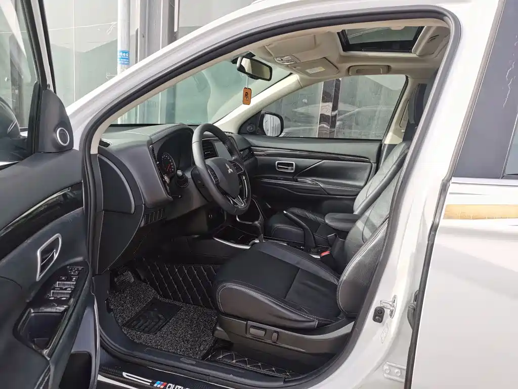 Mitsubishi Outlander — миниатюра 9