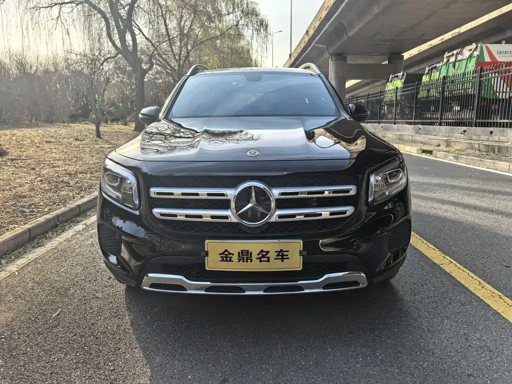 MERCEDES-BENZ GLB