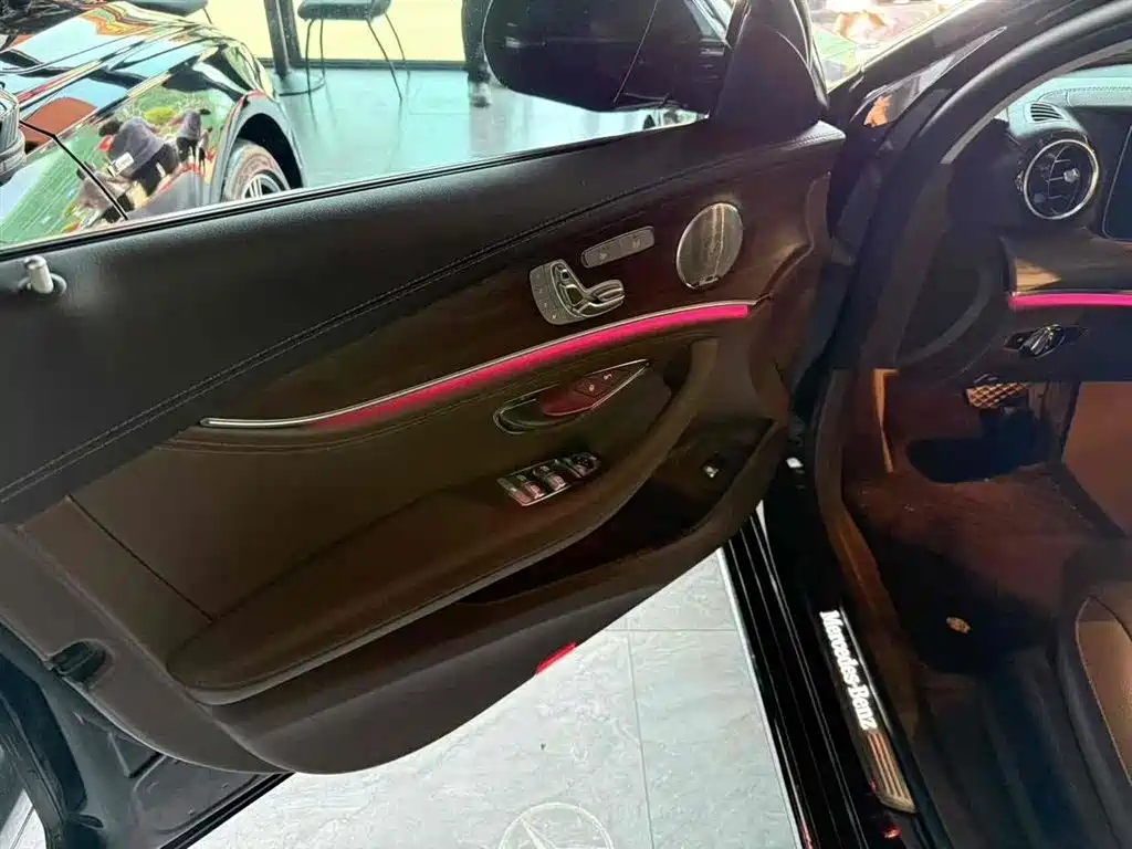 MERCEDES-BENZ E CLASS